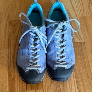 Asolo sz 8 Space GV Light Blue Athletic trail Shoe Black Accents great cond